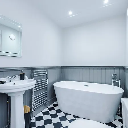 Stunning 2 Bed Abode In - Sleeps 6 アパート *