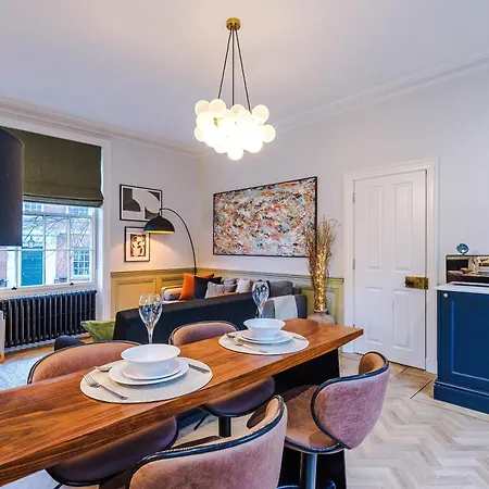 Stunning 2 Bed Abode In - Sleeps 6 *