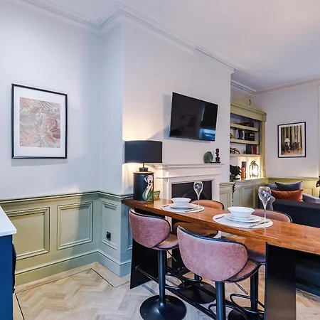 Stunning 2 Bed Abode In - Sleeps 6 *