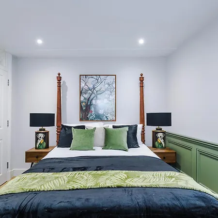 Stunning 2 Bed Abode In - Sleeps 6 *